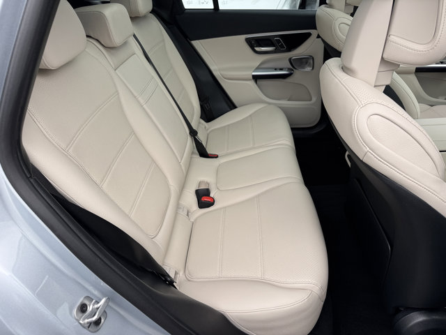 2026 Mercedes Benz GLC 300 photo 4