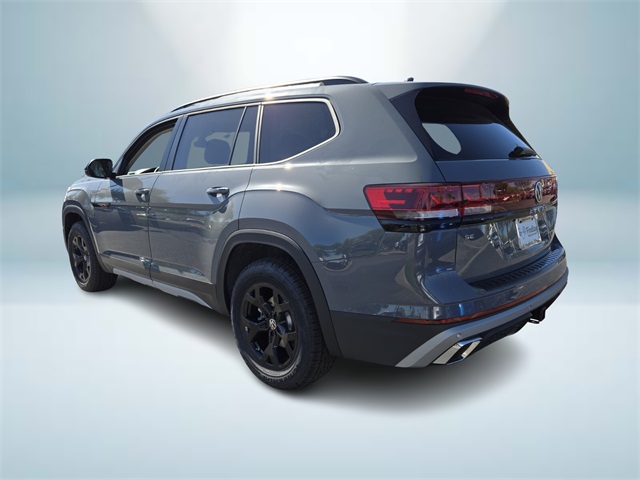 2025 Volkswagen Atlas SE Technology Peak Edition photo 2