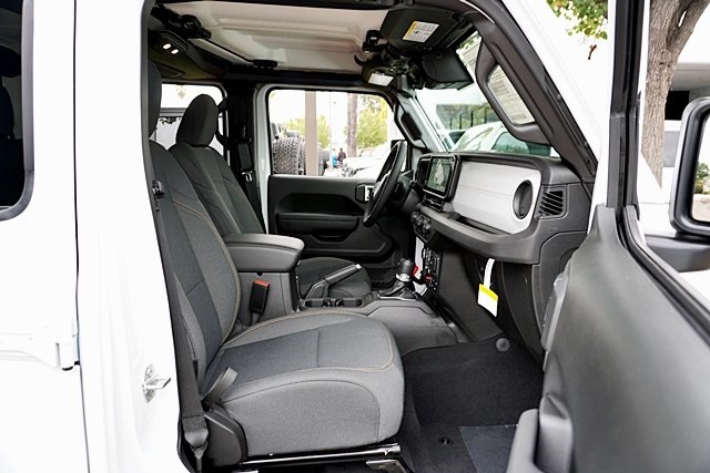 New 2025 Bright White Clear-Coat Exterior Paint Jeep Willys image 17