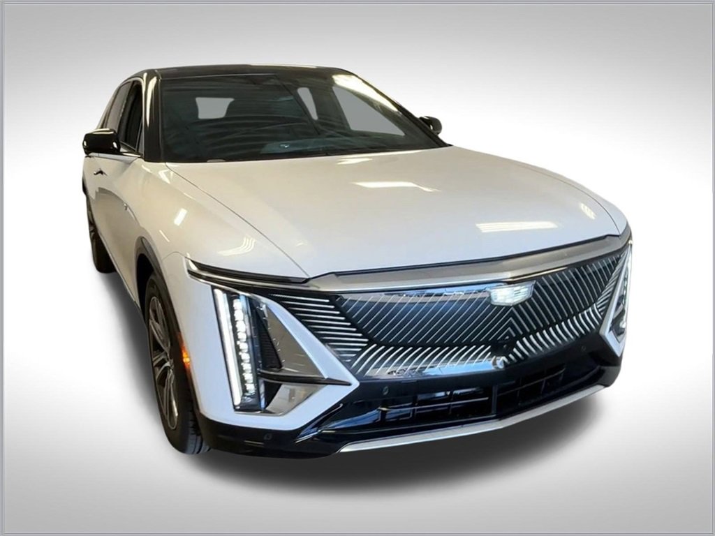 2025 Cadillac Lyriq Luxury photo 2