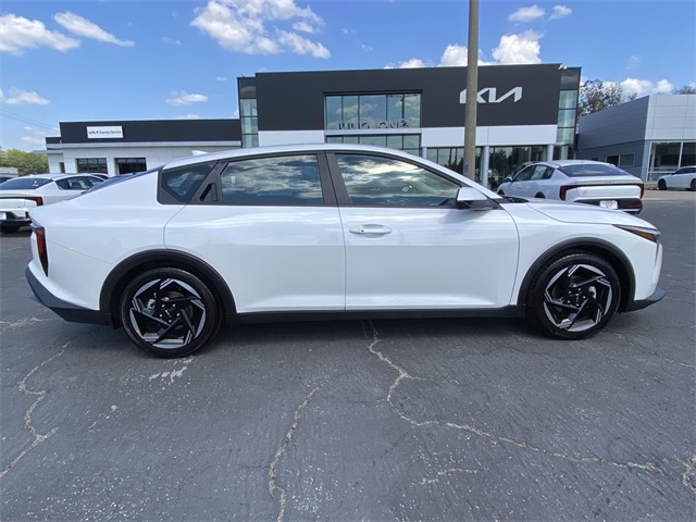 2025 Kia K4 EX photo 2