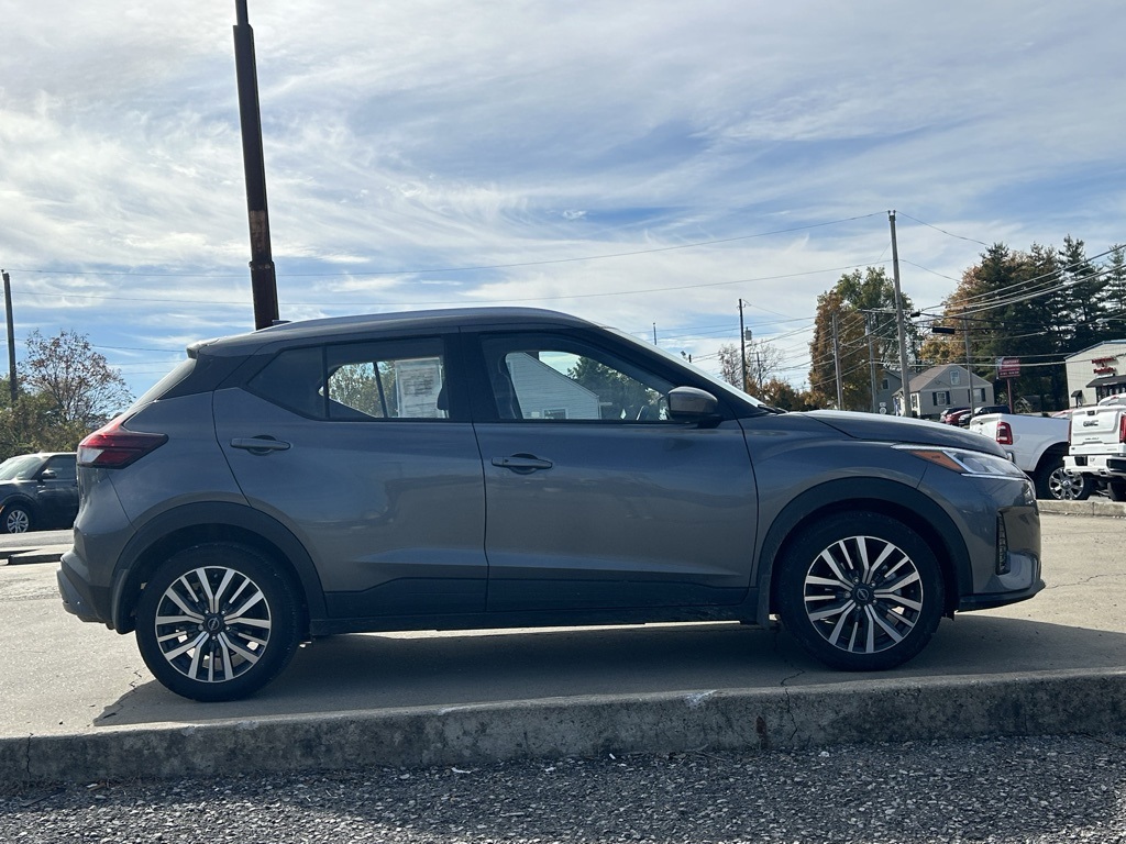 2024 Nissan Kicks SV photo 2