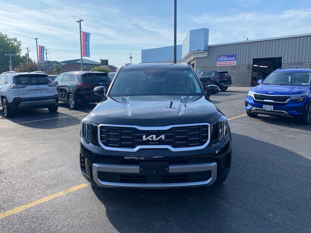 2023 Kia Telluride S photo 2