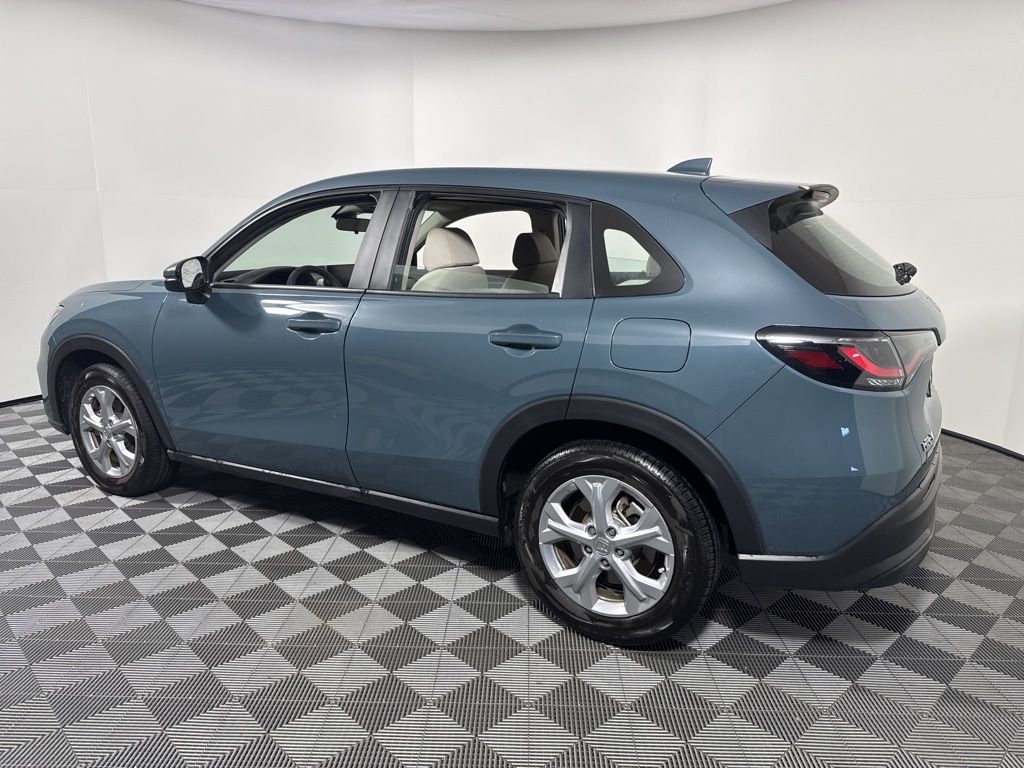 2025 Honda HR-V LX photo 4