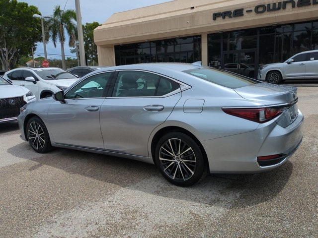 2022 Lexus ES 250 photo 6