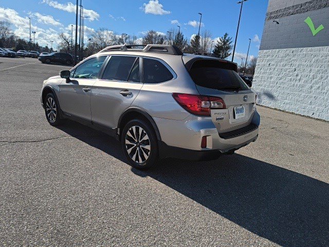 2015 Subaru Outback 2.5i Limited photo 3