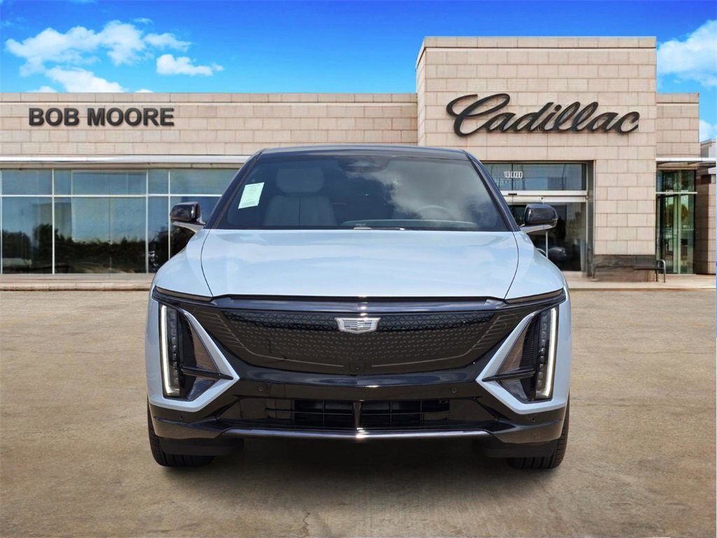 2025 Cadillac Lyriq Sport photo 2