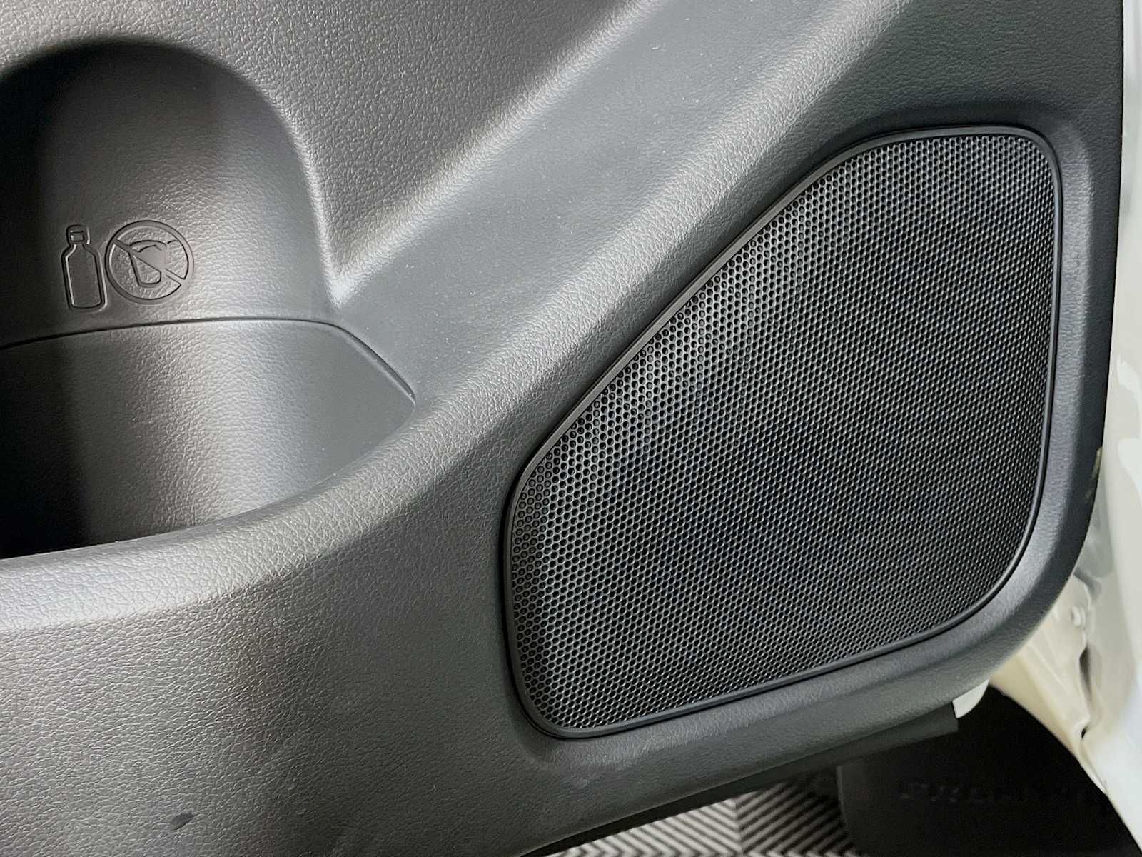 2025 Nissan Frontier SV photo 16