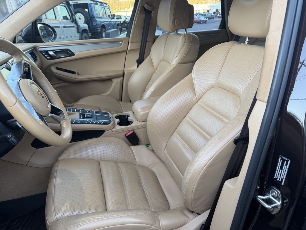2015 Porsche Macan Turbo photo 4
