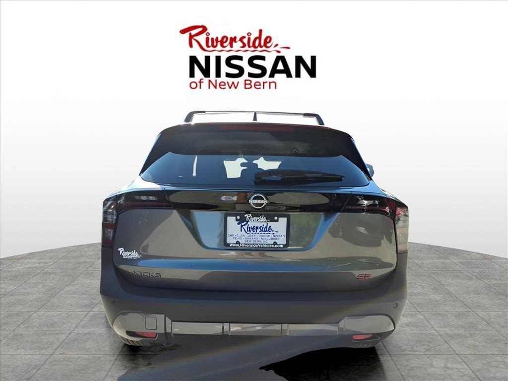 2026 Nissan Kicks SR photo 2