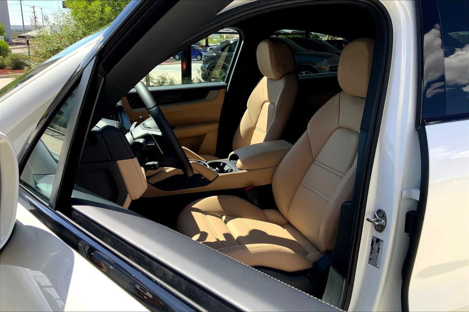 2025 Porsche Cayenne E-Hybrid Coupe photo 5