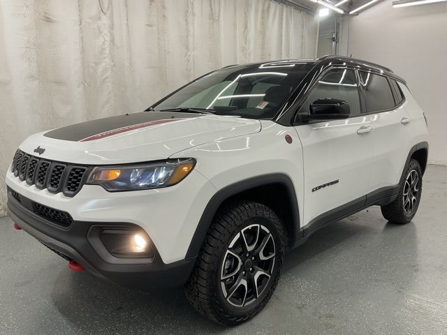 2026 Jeep Compass Trailhawk photo 4