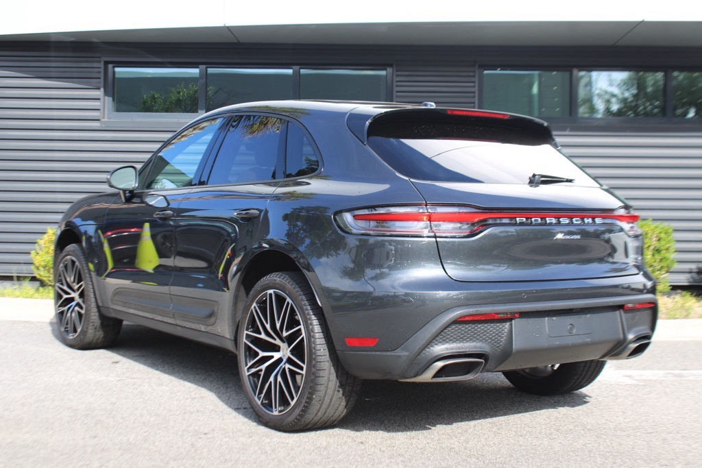 2024 Porsche Macan Base photo 3