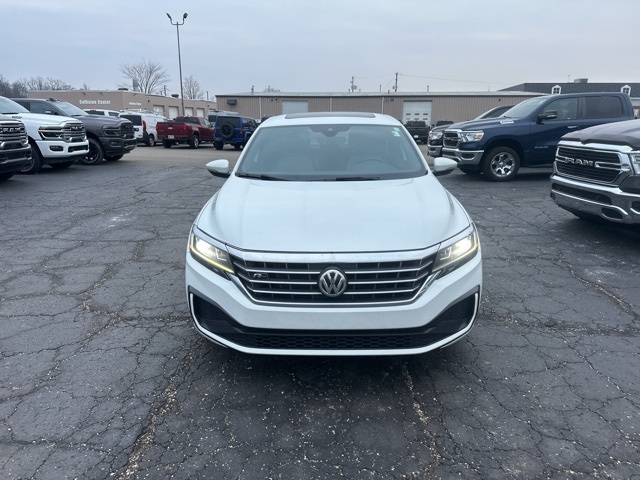 2021 Volkswagen Passat 2.0T R-Line photo 3