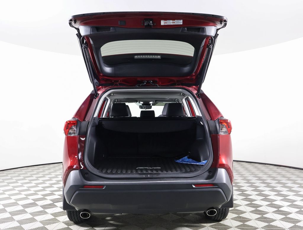 2024 Toyota RAV4 XLE photo 16
