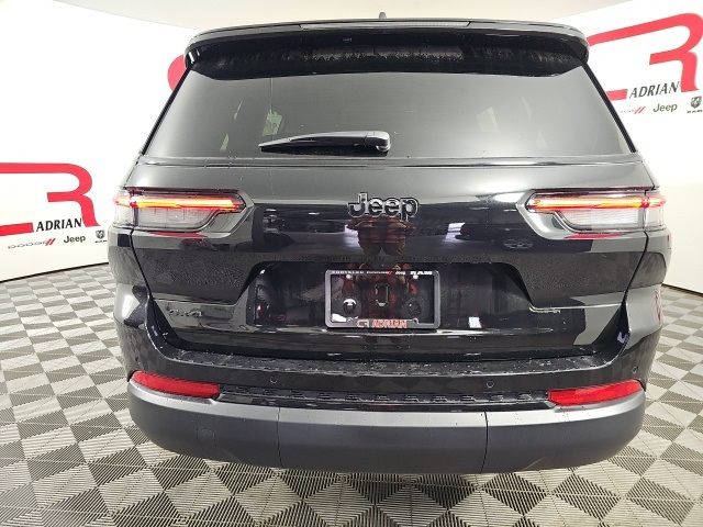 2025 Jeep Grand Cherokee Laredo Altitude photo 4