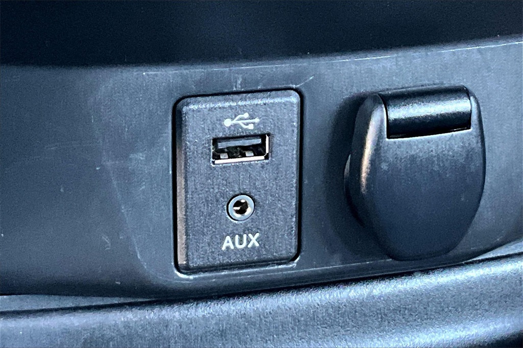 2016 Nissan Rogue SV photo 30