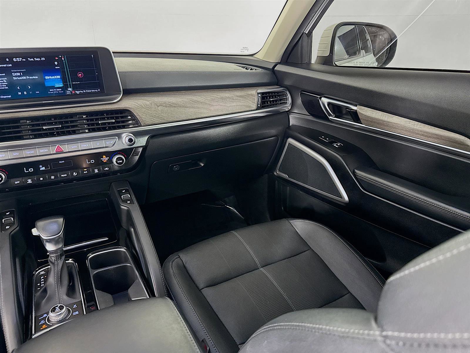 2022 Kia Telluride EX photo 25