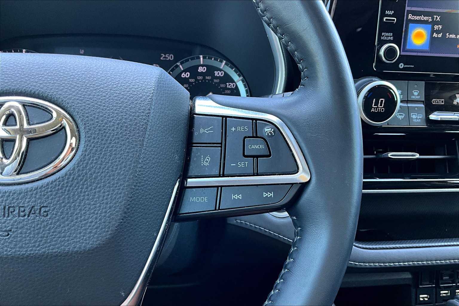 2021 Toyota Highlander XLE photo 23