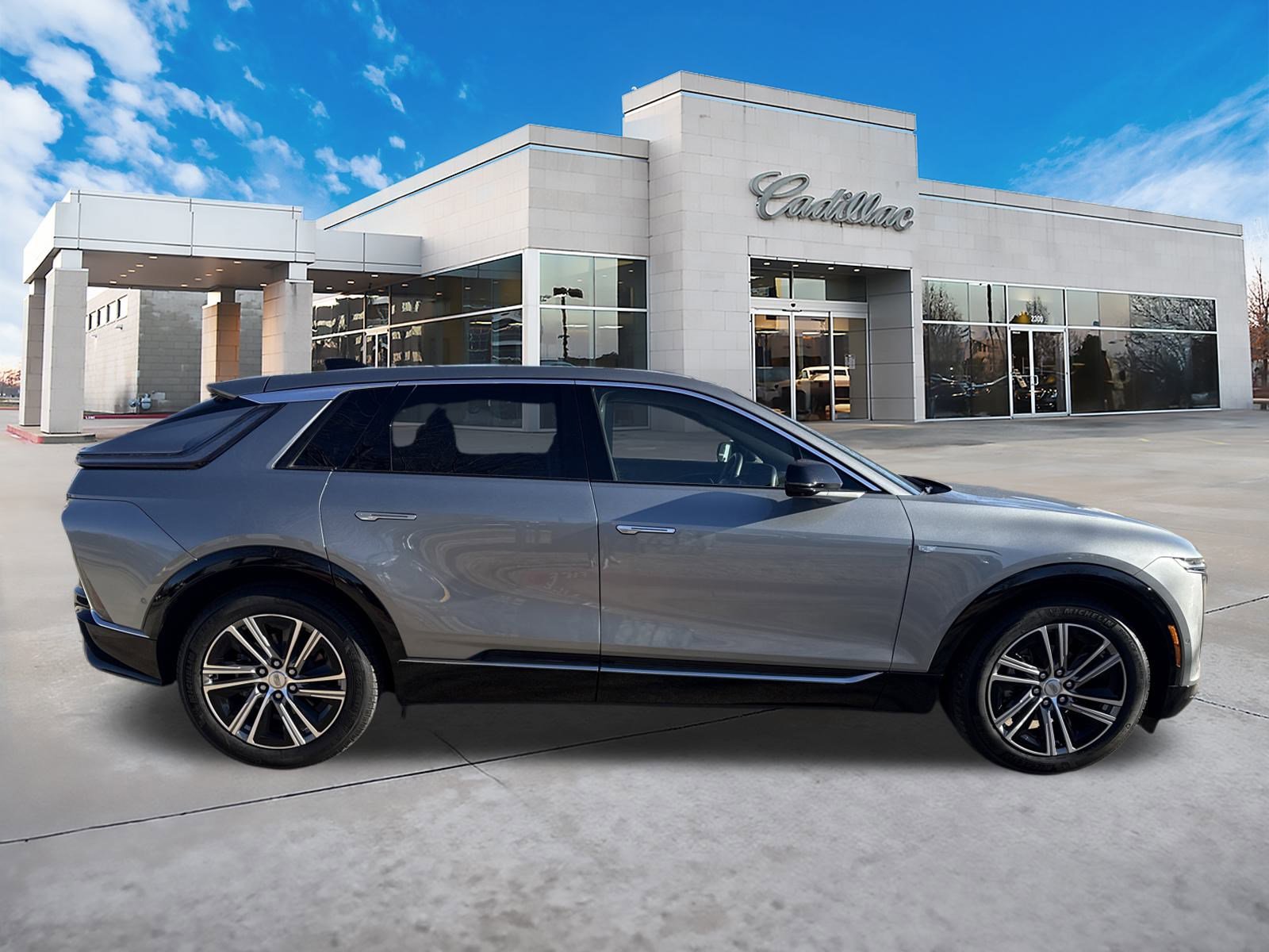 Certified 2024 Cadillac LYRIQ Luxury 2 with VIN 1GYKPRRK7RZ135525 for sale in Bentonville, AR