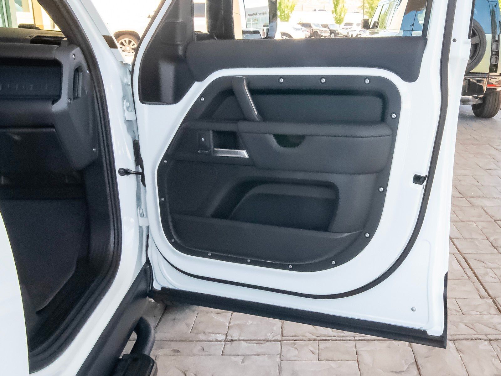 2025 Land Rover Defender 110 X-Dynamic SE photo 39