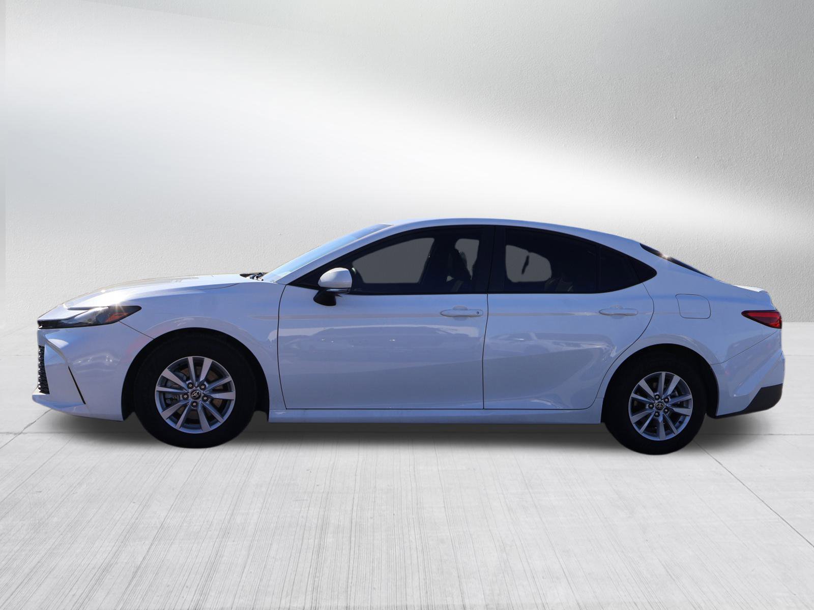 2025 Toyota Camry LE photo 4