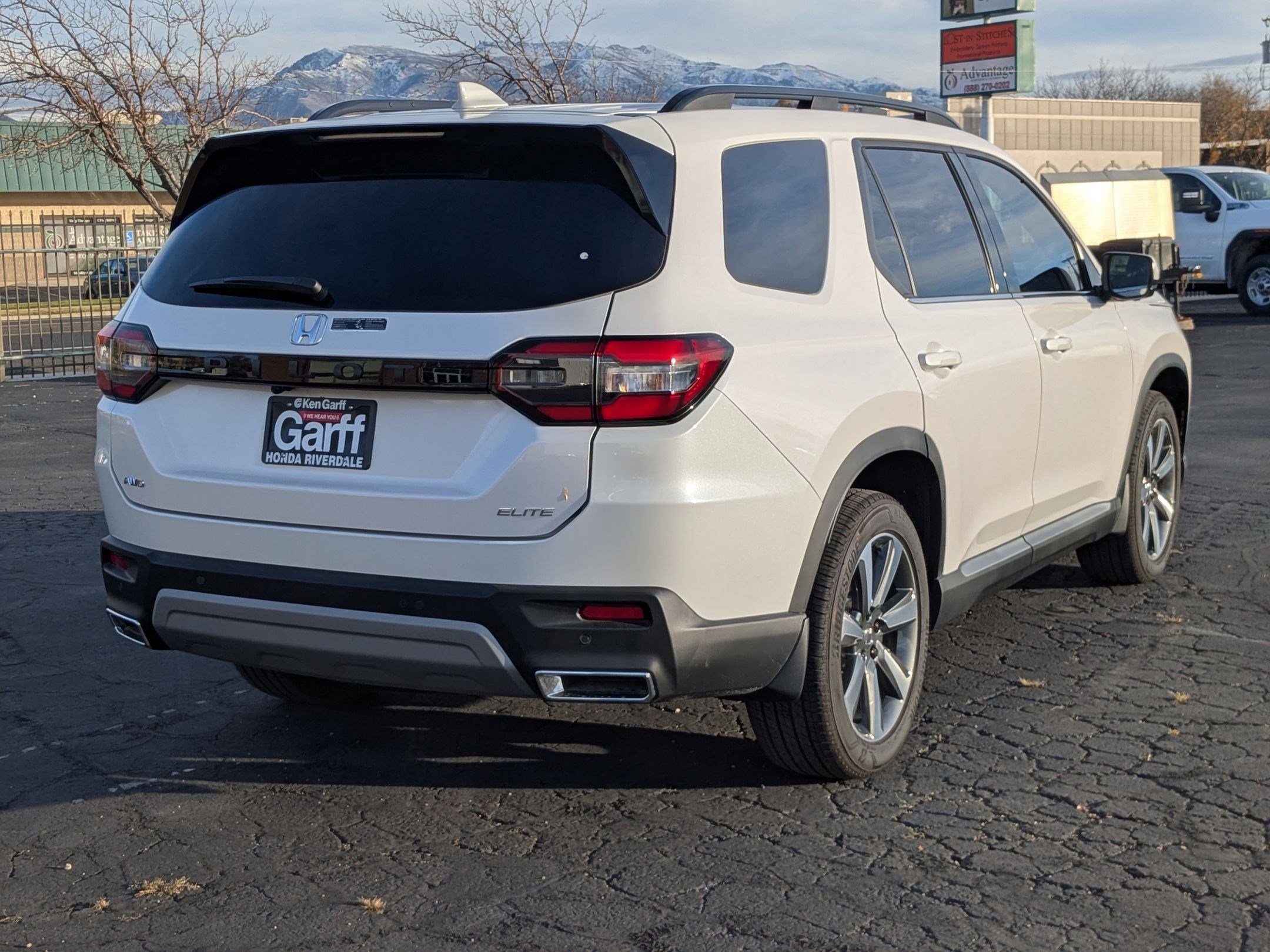 2025 Honda Pilot Elite photo 3