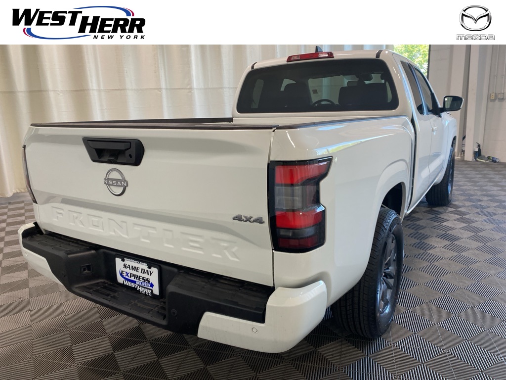 2025 Nissan Frontier SV photo 11
