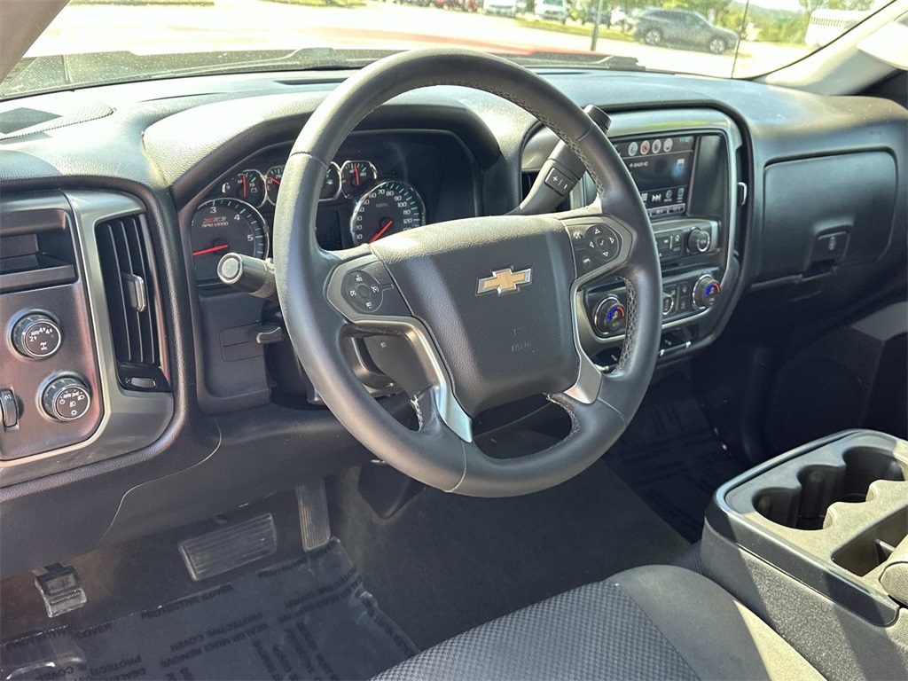 2017 Chevrolet Silverado 1500 LT photo 2