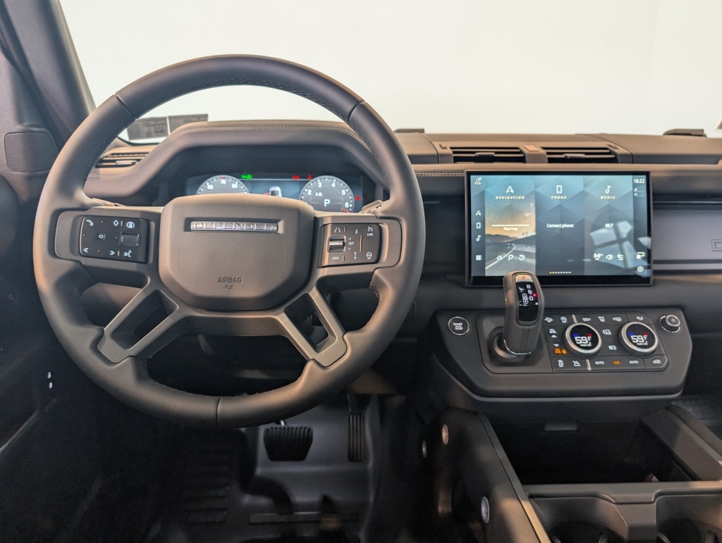 2025 Land Rover Defender 110 X-Dynamic SE photo 9