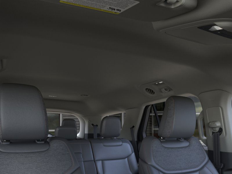 2025 Ford Explorer photo 2
