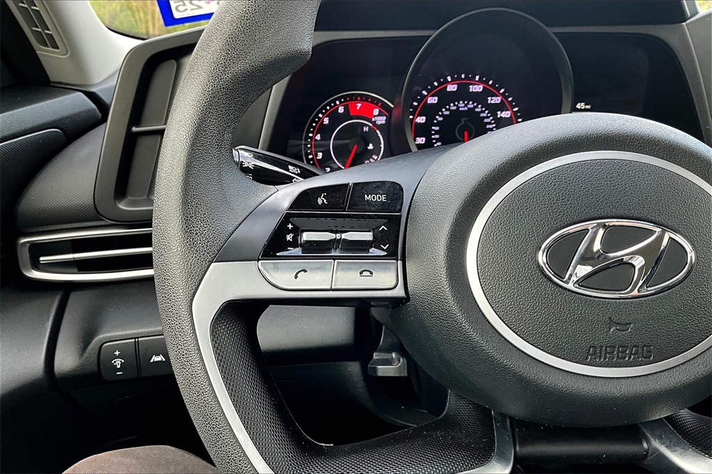 2022 Hyundai Elantra SEL photo 17