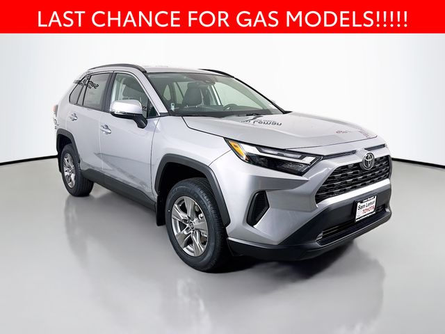 2025 Toyota RAV4 XLE's photo