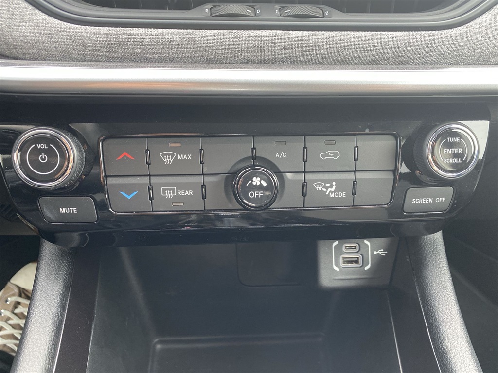 2022 Jeep Compass Latitude photo 17