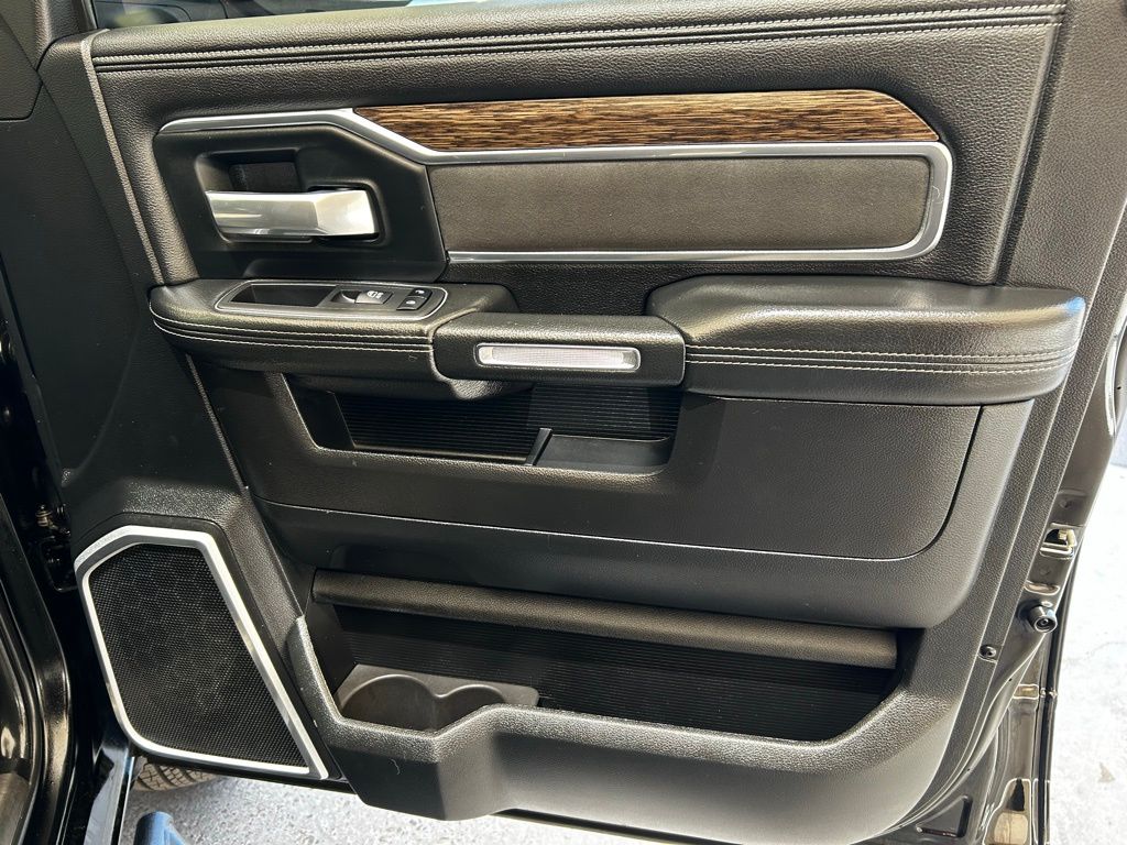 2019 Ram 3500 Laramie photo 13