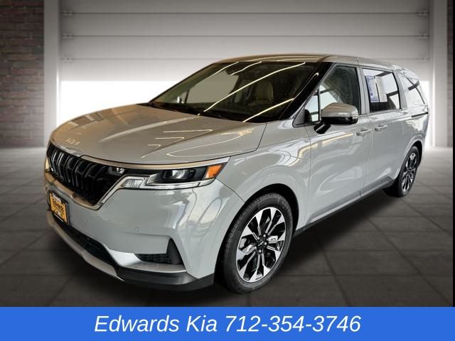 2024 Kia Carnival EX's photo