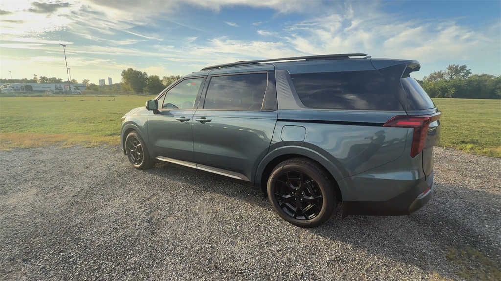 2025 Kia Carnival SX Prestige photo 3