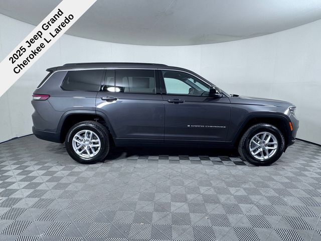 2025 Jeep Grand Cherokee Laredo photo 8