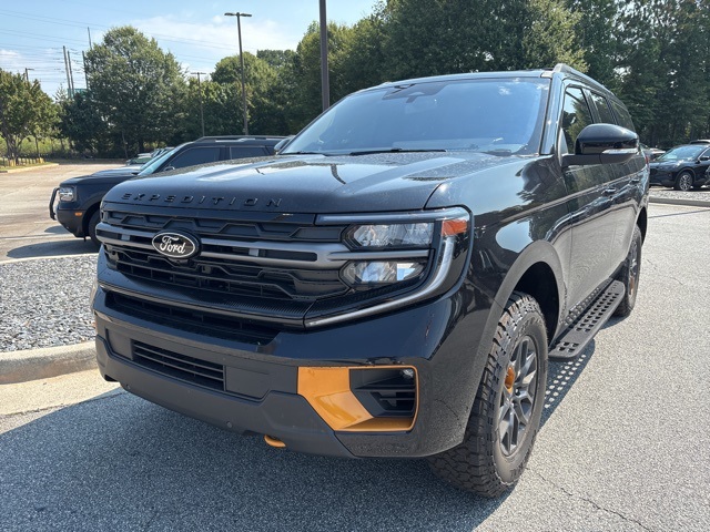 2025 Ford Expedition photo 3