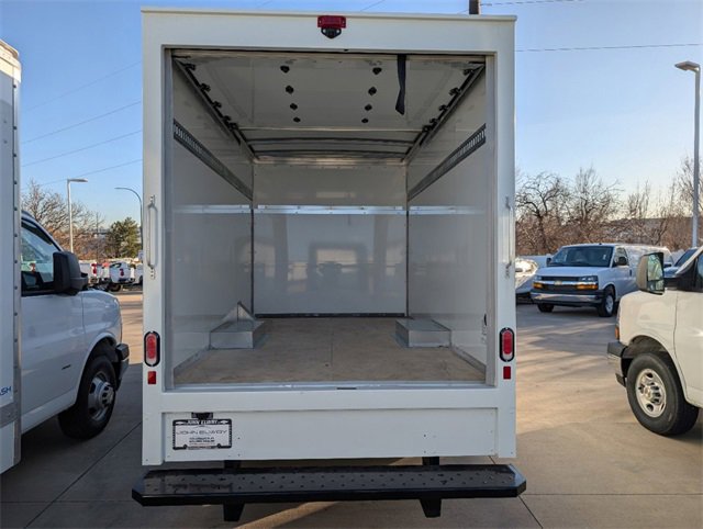 2024 Chevrolet Express Cutaway 3500 photo 4