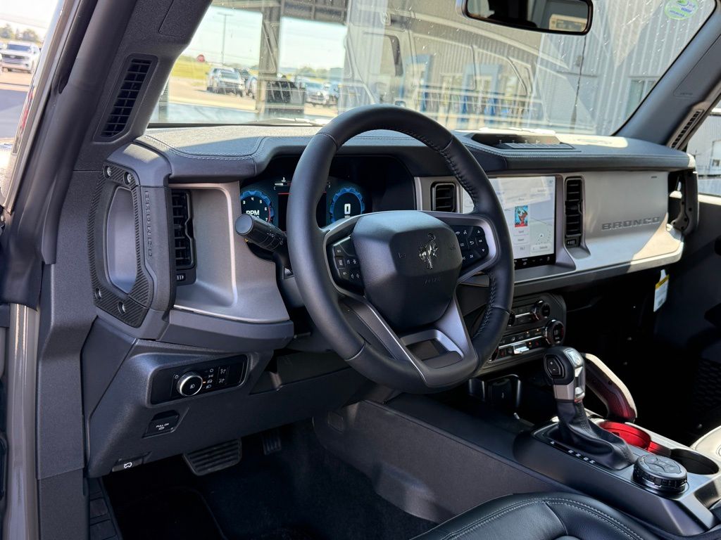 2025 Ford Bronco Outer Banks photo 2