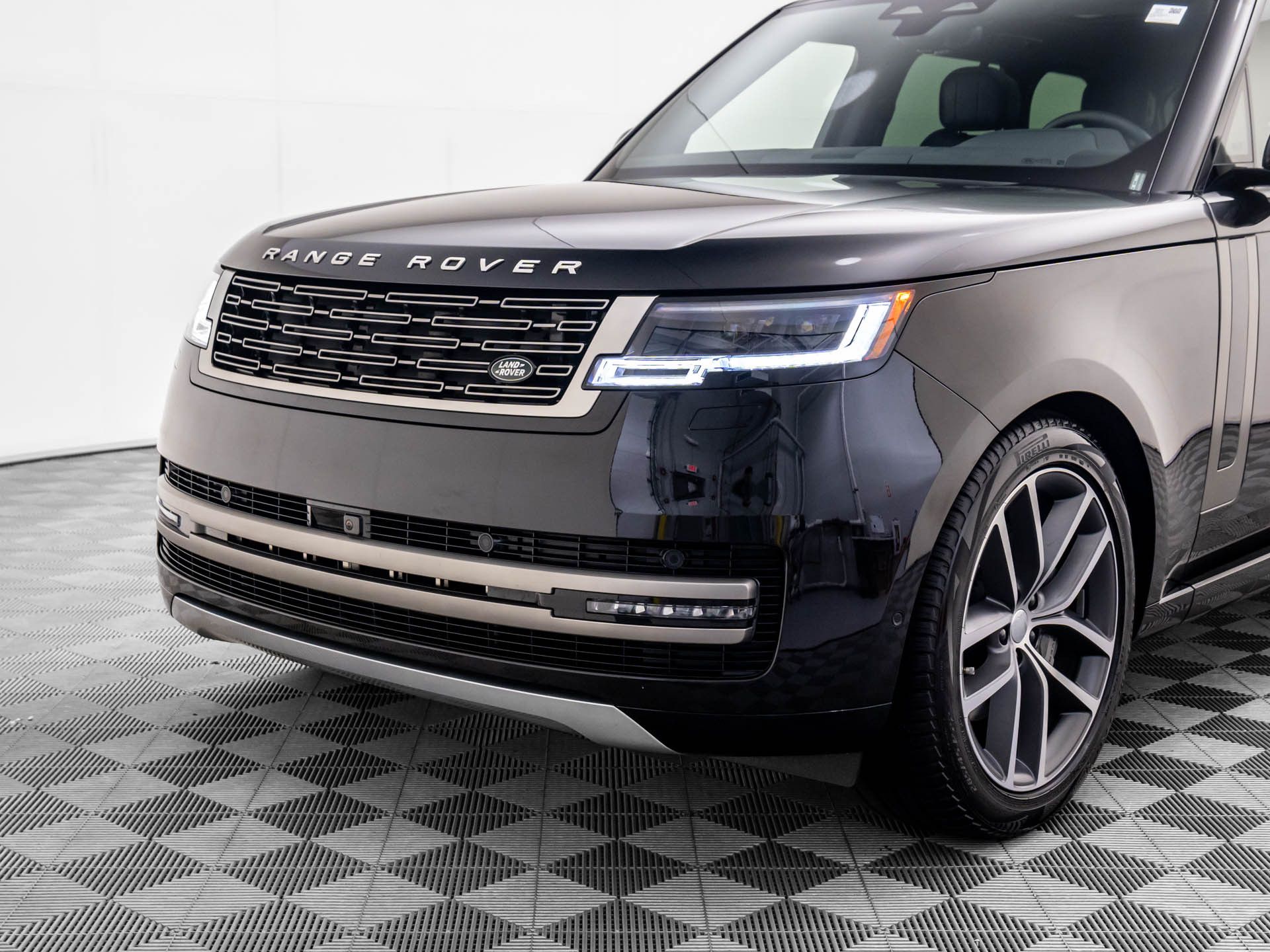2025 Land Rover Range Rover SE photo 29
