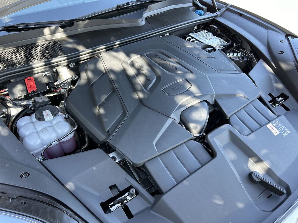 2025 Porsche Cayenne Base photo 30