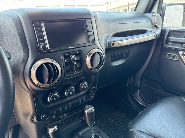 2016 Jeep Wrangler Unlimited Sahara photo 12