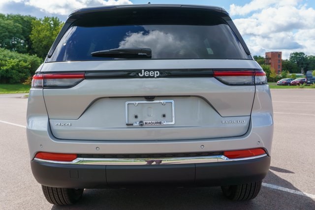 2025 Jeep Grand Cherokee Laredo X photo 2