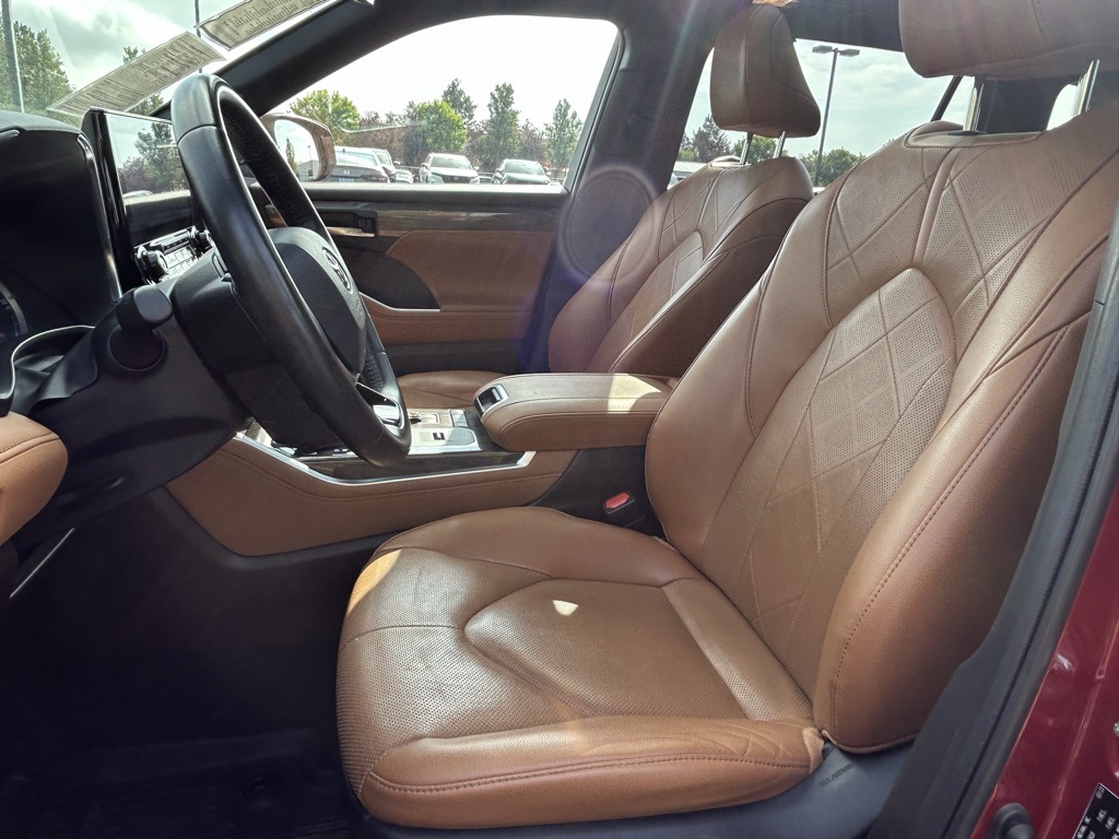 2022 Toyota Highlander Hybrid Platinum photo 22