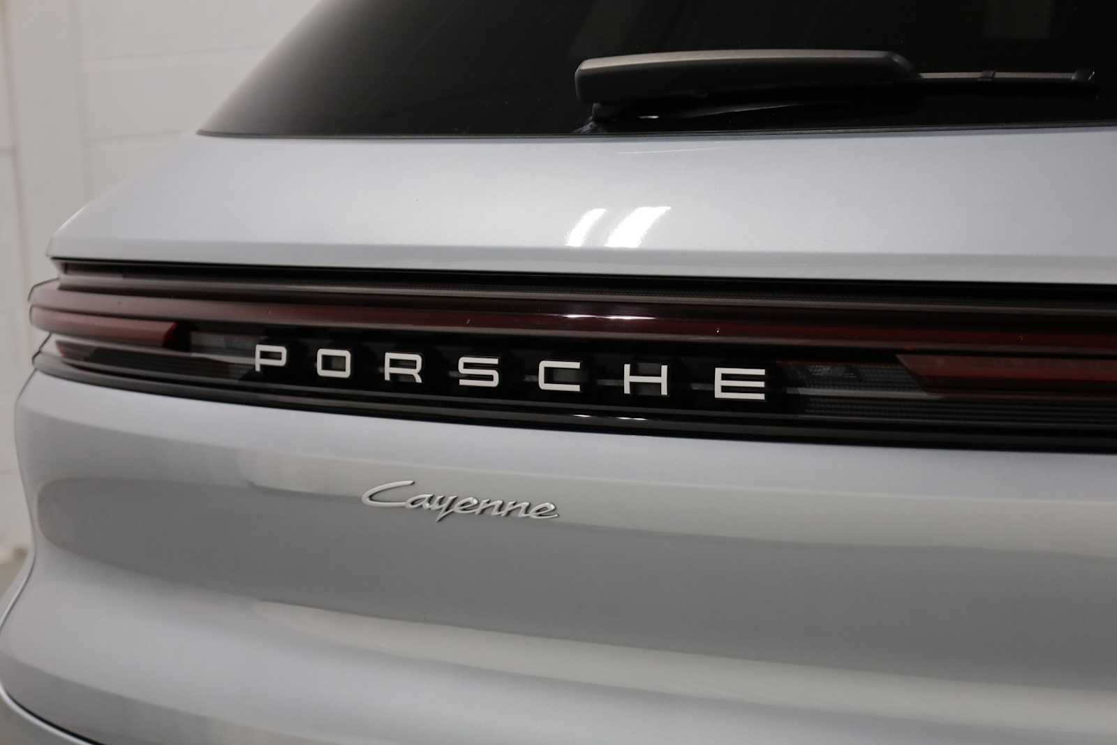 2024 Porsche Cayenne photo 7