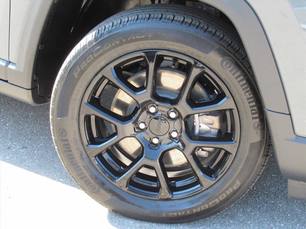 2024 Jeep Compass Altitude photo 3