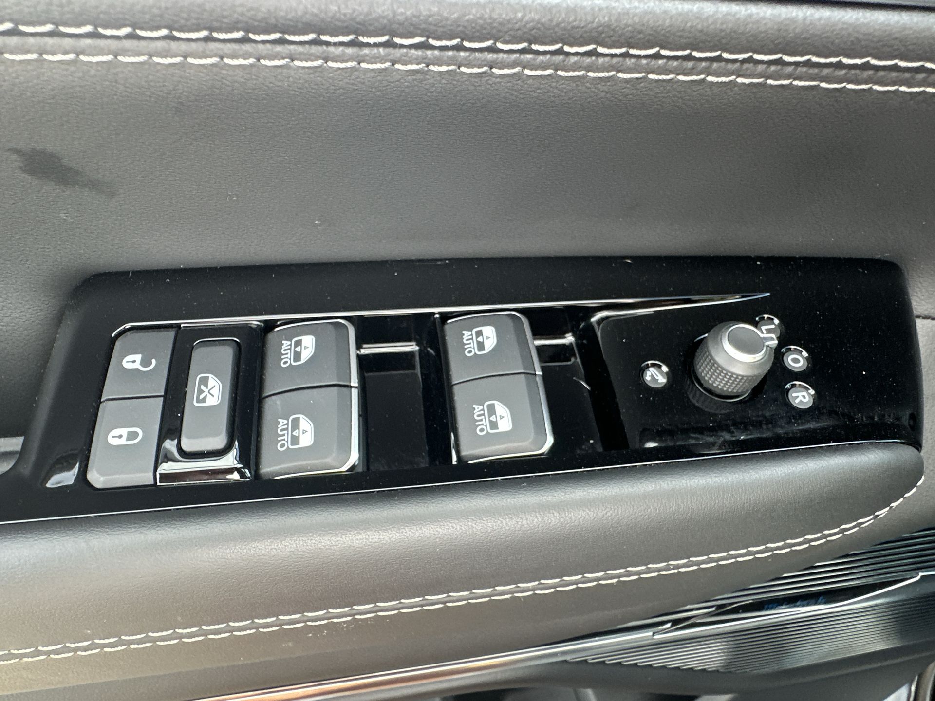 2023 Jeep Grand Wagoneer II photo 22