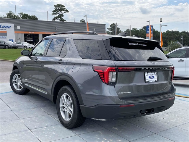 2025 Ford Explorer photo 3